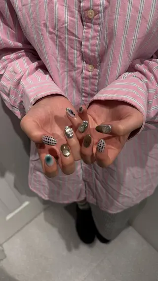 ネイル しおん🎶｜ひと 癖ニュアンス｜個性派のネイルデザイン