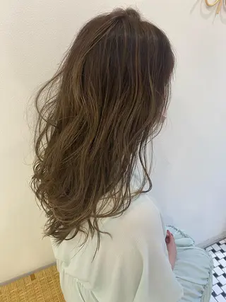 ロング カラー nishido ハイライト/パーマのヘアスタイル