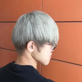 ショート カラー 井手 孔介のヘアスタイル