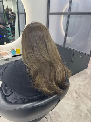 ロング ✨Notoブリーチ 無しダブルカラー✨のヘアスタイル