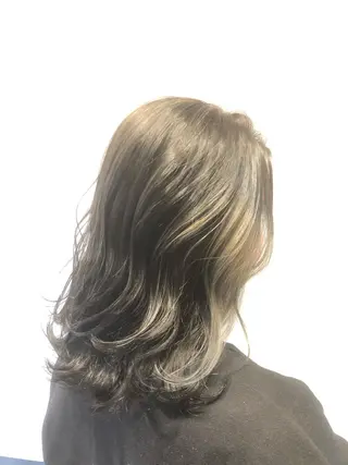 ミディアム カラー ワタナベ テルマサのヘアスタイル