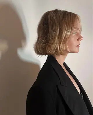 ショート カラー 垢抜け小顔レイヤー オリーブ/スミレのヘアスタイル
