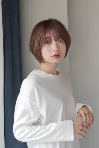 ショート カラー 中村 彩乃のヘアスタイル