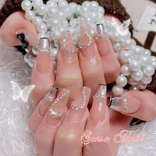 ネイル 🦋 Queenieのネイルデザイン