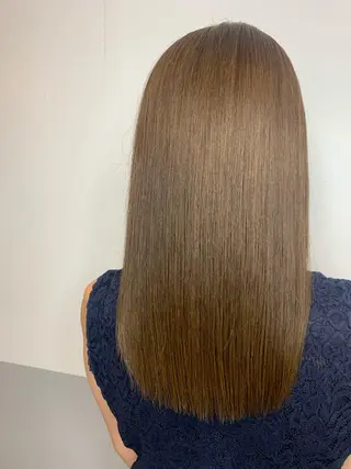 ミディアム カラー トップ スタイリストのヘアスタイル