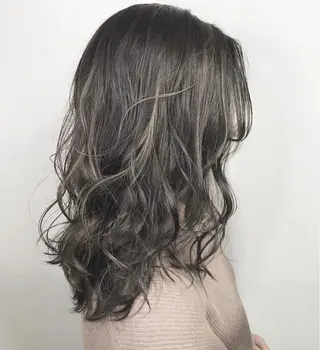 ミディアム カラー _WHITE+ 南海難波店のヘアスタイル
