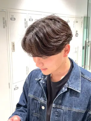 ショート カラー パーマ メンズ 【シャドウパーマ センターパート】義心のヘアスタイル