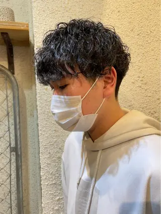 ショート パーマ メンズ 嶋佐 昌大 シマサマオのヘアスタイル