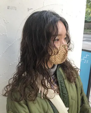 ロング パーマ 大岩 茉愉のヘアスタイル