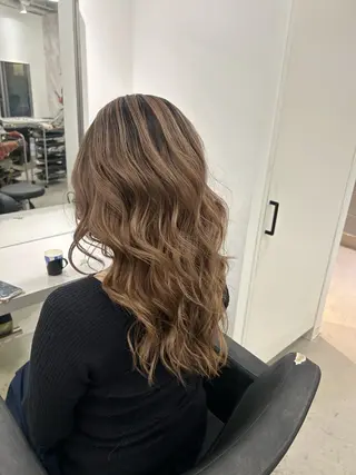 ロング カラー EIGHT mana 海外グレージュ🥥のヘアスタイル