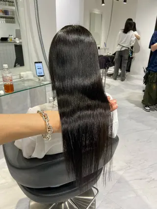 セミロング カラー センターパート特化 井上健太のヘアスタイル