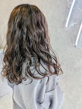 ロング パーマ ARCANA 鴨井　絵利子のヘアスタイル