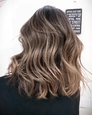 ミディアム カラー 武内 由貴のヘアスタイル