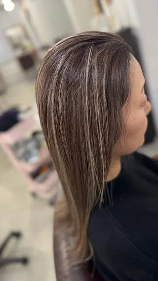 ロング to youハイライトのヘアスタイル