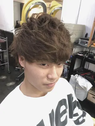 カラー メンズ メンズパーマヒロ トのヘアスタイル