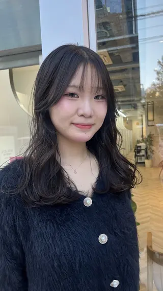 セミロング カラー 柔らかい艶暖色 レイヤー🫧姫汝のヘアスタイル