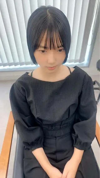ミディアム カラー パーマ ヘアアレンジ メンズ キッズ ネイル マツエク・マツパ アイブロウ レイヤーカット／顔周 りカット/縮毛矯正のヘアスタイル