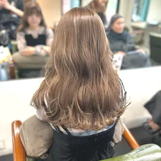 カラー 岡村 莉穂のヘアスタイル