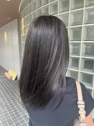 カラー 伊部 しづきのヘアスタイル