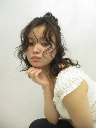 ミディアム カラー ヘアアレンジ mico / tete🦢🤎のヘアスタイル
