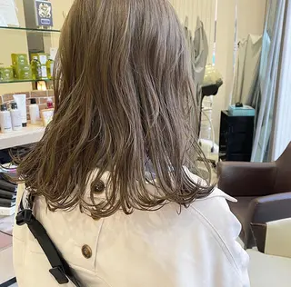 セミロング カラー 滝本 里実のヘアスタイル