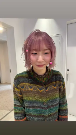 ショート カラー Ami/艶カラー/ レイヤー/ハイトーンのヘアスタイル