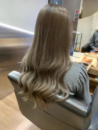 ミディアム カラー 薄田 珠美のヘアスタイル