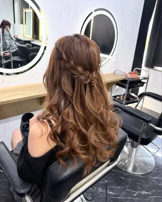 ロング ヘアアレンジ エクステ🩵ブリーチ 韓国ヘア🩵KAEのヘアスタイル