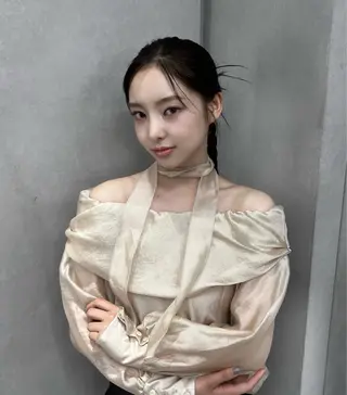 ヘアアレンジ ハイトーン デザインカラーのヘアスタイル