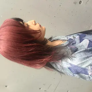 カラー ミディアム ウルフカットデザイン カラー特化アールイーのヘアスタイル