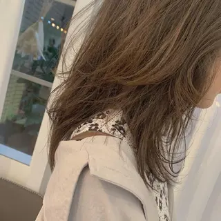 ミディアム 緑川 瑞穂のヘアスタイル
