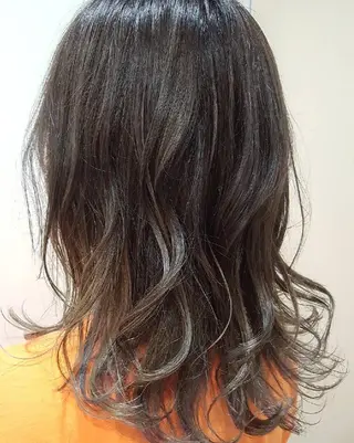 セミロング カラー しらはま ようこのヘアスタイル