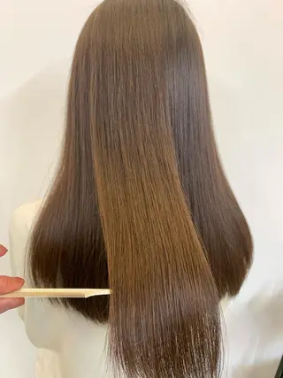 ミディアム カラー トップ スタイリストのヘアスタイル