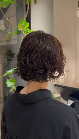 ショート パーマ 位田 結実のヘアスタイル