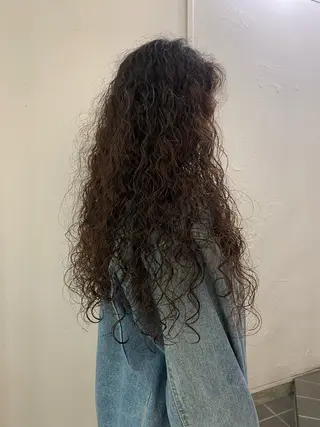 ロング スパイラルパーマ/デ ザインカット/アミのヘアスタイル