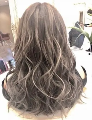 ロング カラー GRANDE アオキのヘアスタイル