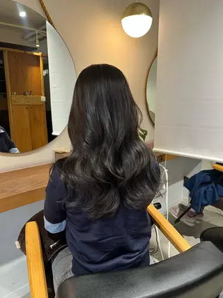 セミロング 塩川ももこ/ 自然な縮毛矯正のヘアスタイル