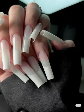 ネイル Elia Nail Salon池袋西口店所属・Eila Nail Salonのネイルデザイン