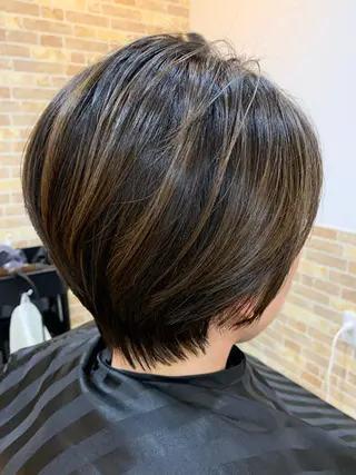 ショート カラー ヘアーハウス テンプラードのヘアスタイル