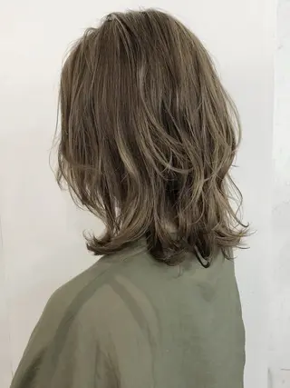 カラー 塔尾 真那のヘアスタイル