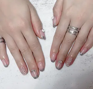 ネイル 🦋 Queenieのネイルデザイン