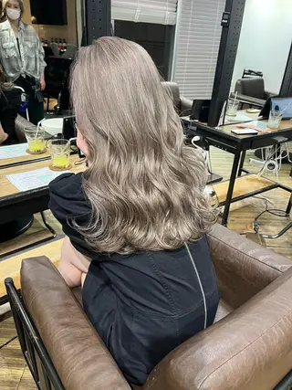 ロング カラー ミルクティーベージュ ブリーチ 店長 清水のヘアスタイル