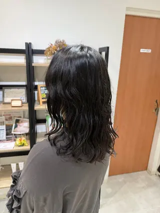 ミディアム パーマ 島 歩那のヘアスタイル