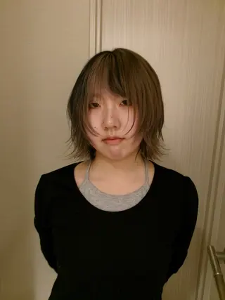 ショート カラー ヘアアレンジ タイトボブ個性派カラ ーAKANEのヘアスタイル