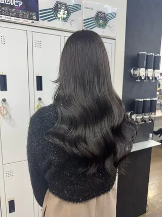 ロング 横浜🦋ハイトーン 🫐シャドウルーツのヘアスタイル