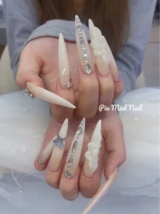 カラー Pio Mielのネイルデザイン