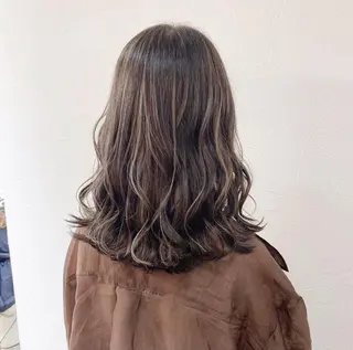 セミロング 三ツ木 真由のヘアスタイル