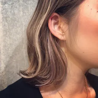 ミディアム 白髪ぼかし×デザイン 🕊️🫧ホウジョウのヘアスタイル