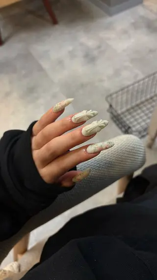 ネイル しおん🎶｜ひと 癖ニュアンス｜個性派のネイルデザイン