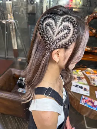 モモカ/ハイトーン /バレイヤージュのヘアスタイル